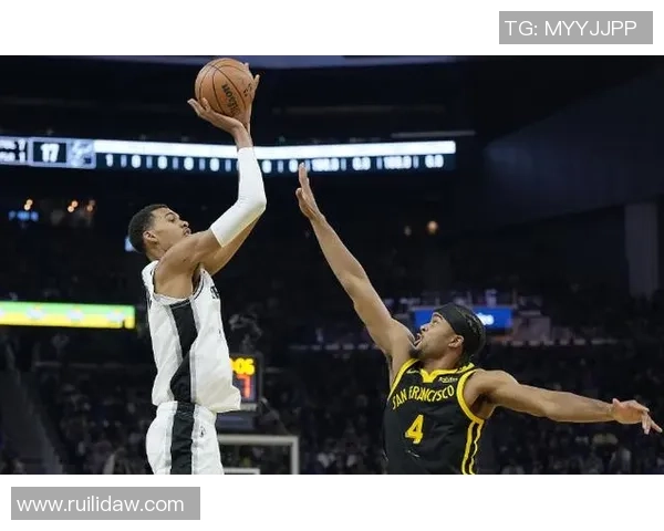 文班亚马惊天统治内线半场狂砍21分8板1帽轻松摧毁对手防线